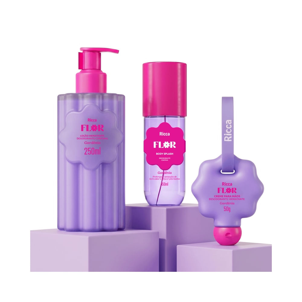 Frasco de Body Splash Ricca Flor Gardênia 150ml em fundo branco, rótulo rosa